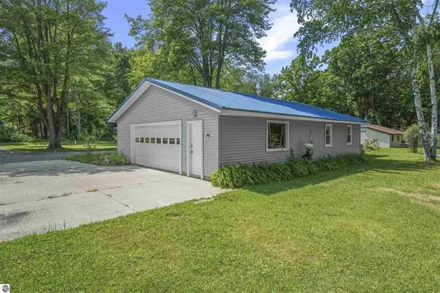6145 Parker Drive Lake, MI 48632