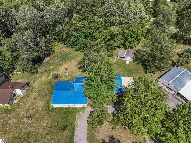 6145 Parker Drive Lake, MI 48632