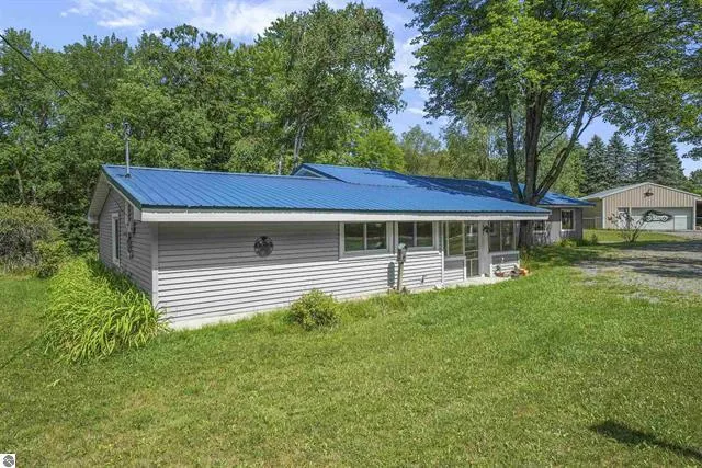 6145 Parker Drive Lake, MI 48632
