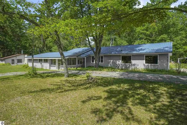 6145 Parker Drive Lake, MI 48632