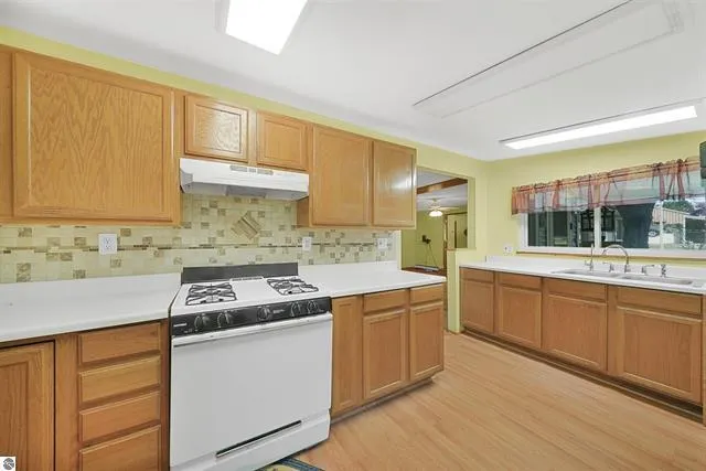 6145 Parker Drive Lake, MI 48632