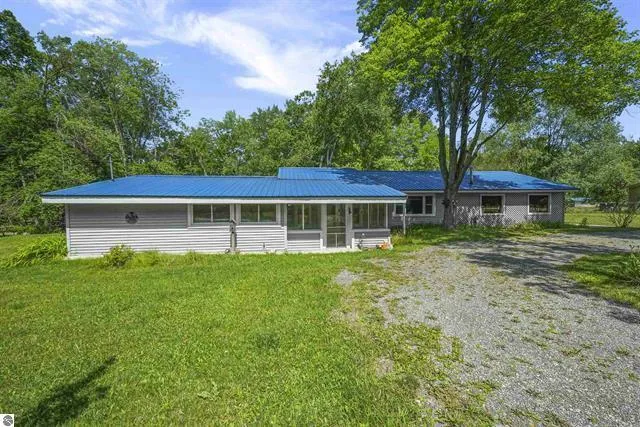 6145 Parker Drive Lake, MI 48632