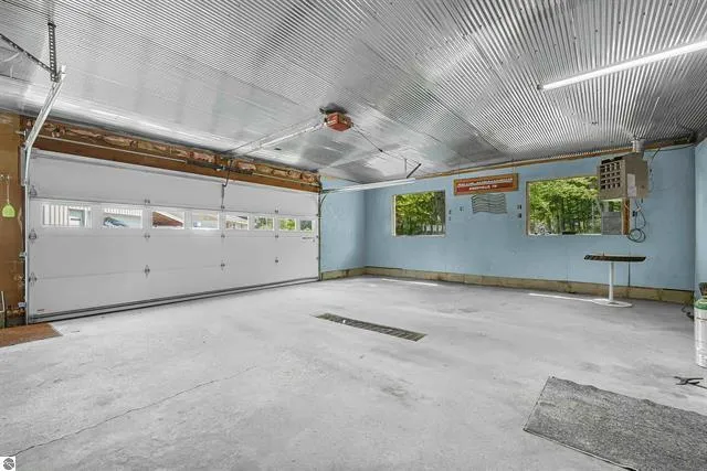 6145 Parker Drive Lake, MI 48632