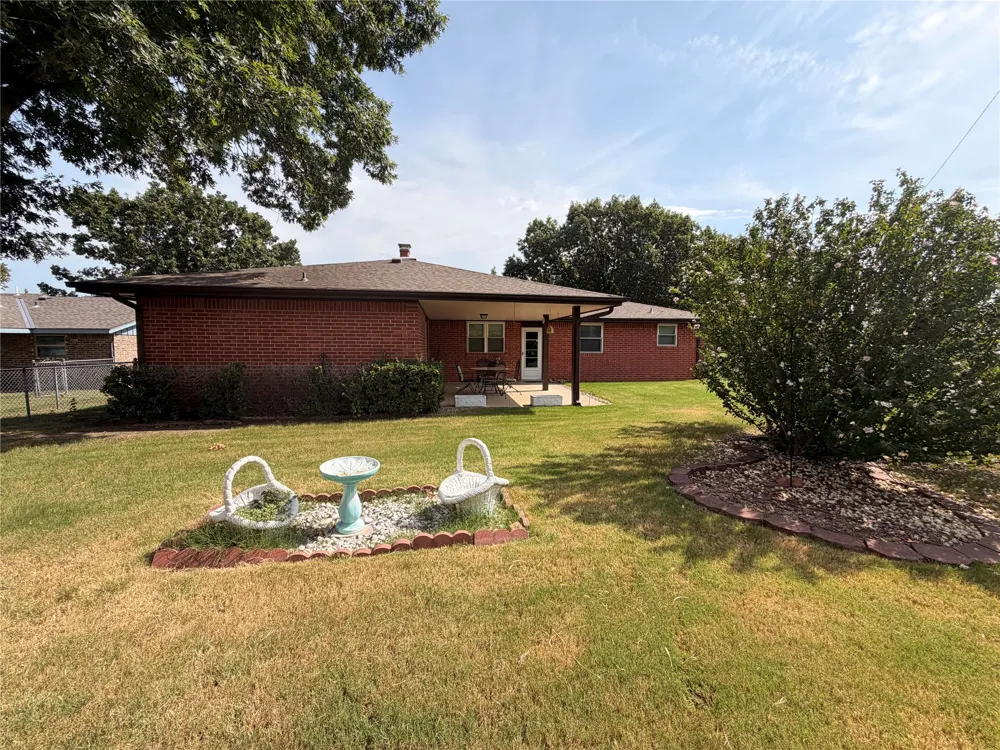 837 Concord Drive Bartlesville, OK 74006