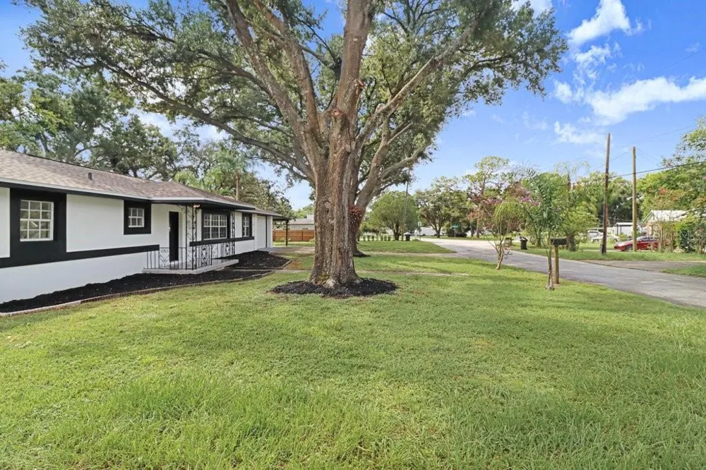 12113 MIDLAKE DRIVE Tampa, FL 33612