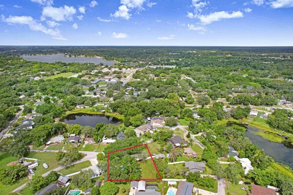 12113 MIDLAKE DRIVE Tampa, FL 33612