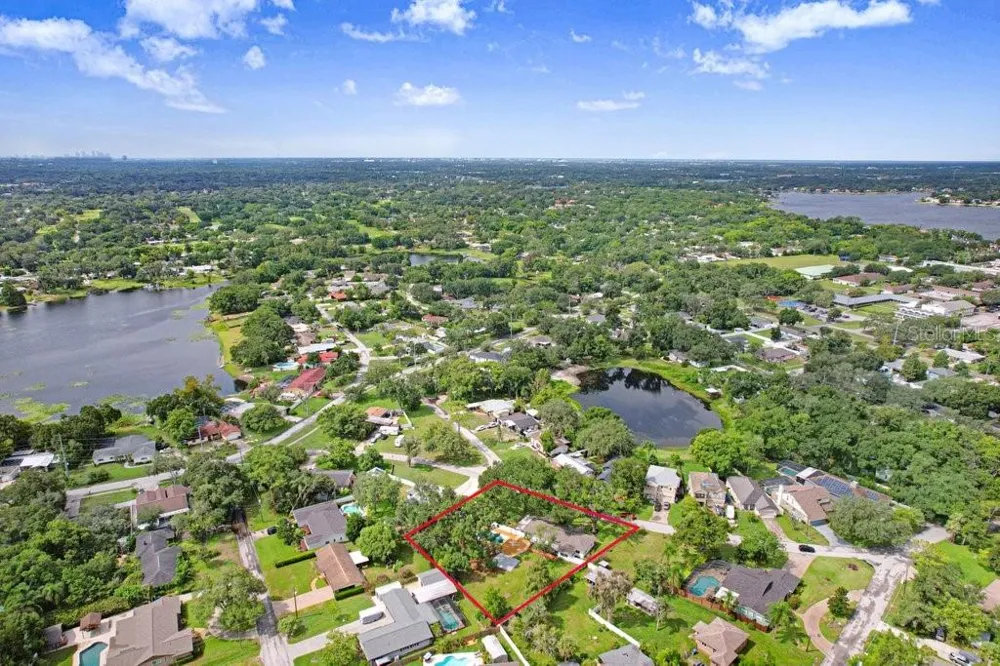 12113 MIDLAKE DRIVE Tampa, FL 33612