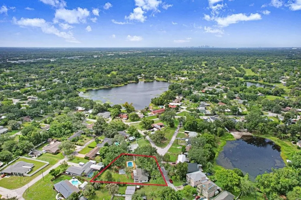 12113 MIDLAKE DRIVE Tampa, FL 33612