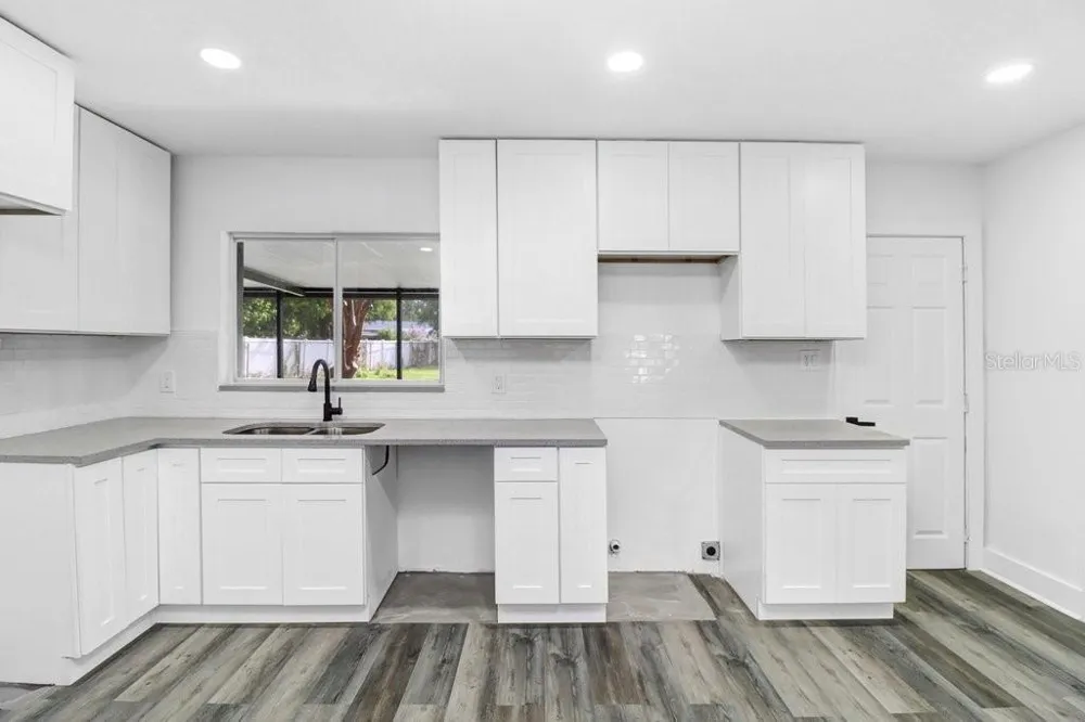 12113 MIDLAKE DRIVE Tampa, FL 33612