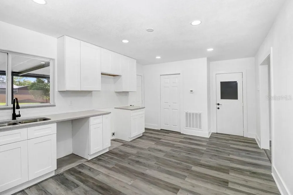 12113 MIDLAKE DRIVE Tampa, FL 33612