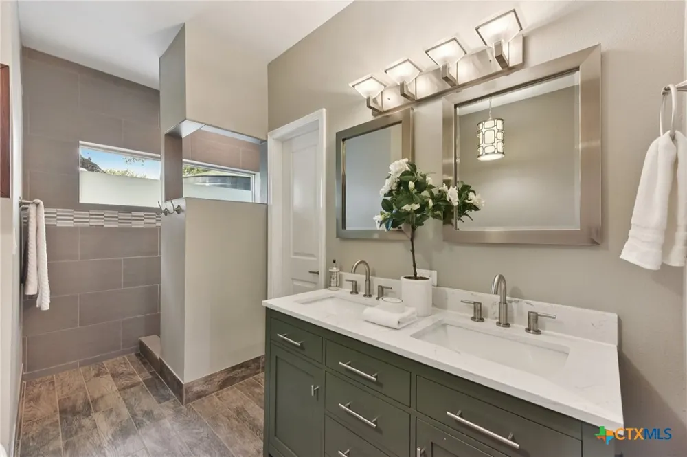 471 Turkey Drive Dripping Springs, TX 78620