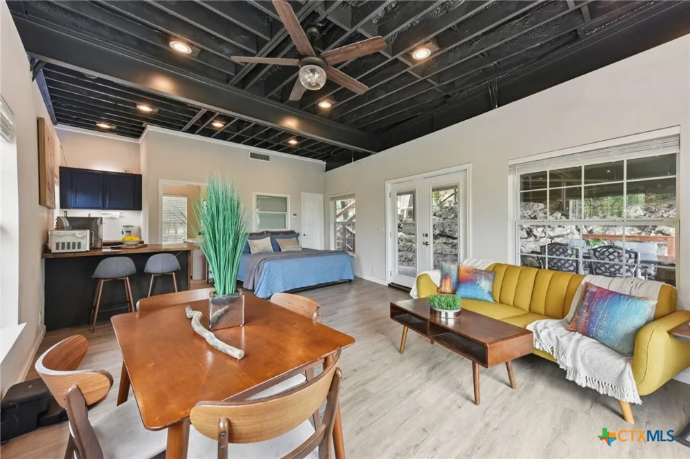 471 Turkey Drive Dripping Springs, TX 78620