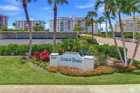 220 Seaview Court #413