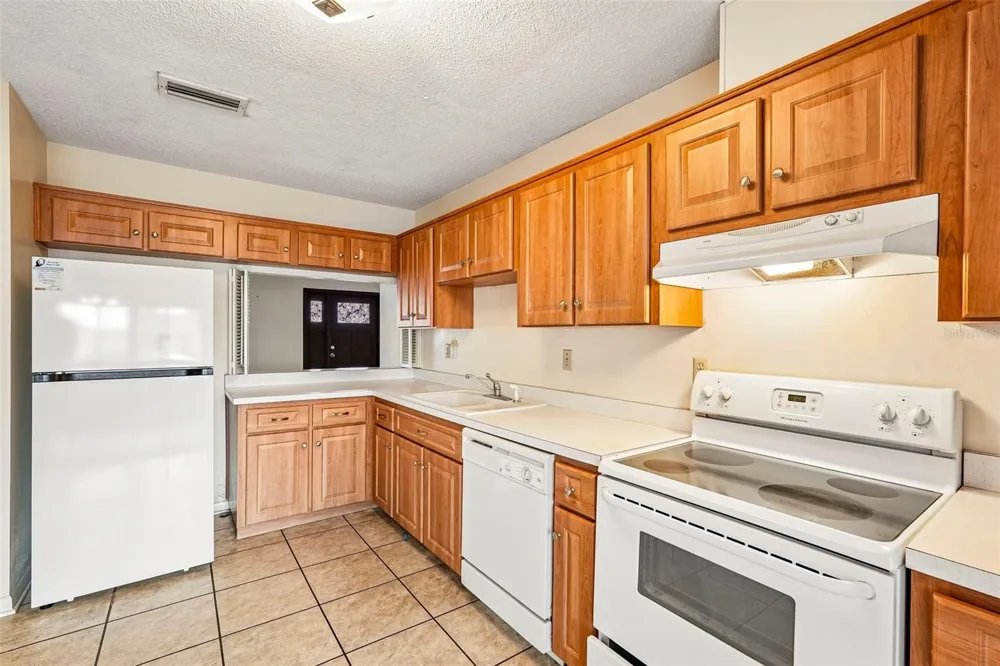 1329 NEW BEDFORD DRIVE Sun City Center, FL 33573