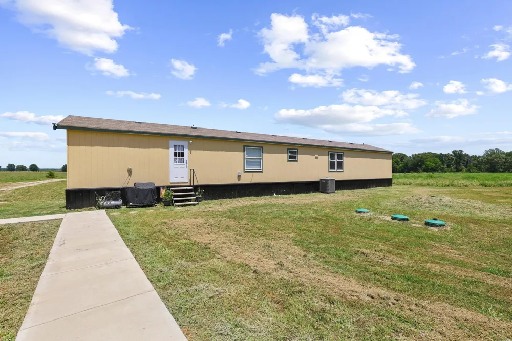 7091 FARM MARKET 412 Clarksville, TX 75426