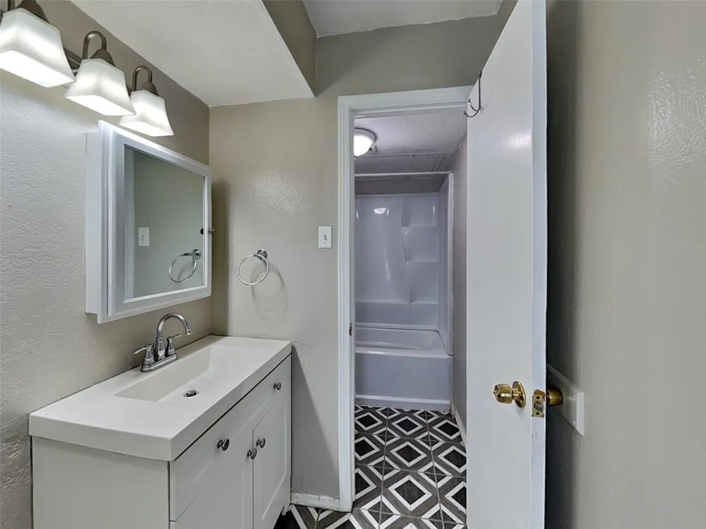 1621 Scottsdale Drive Arlington, TX 76018