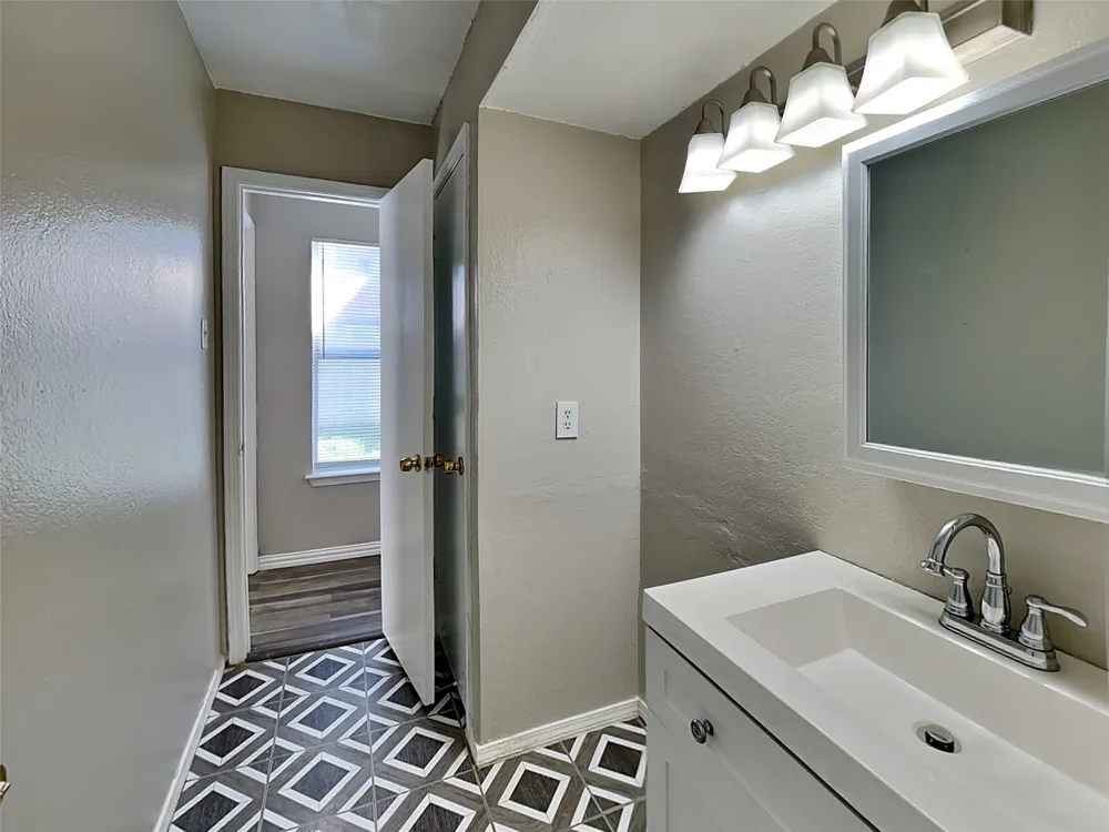1621 Scottsdale Drive Arlington, TX 76018
