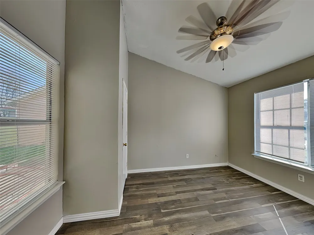 1621 Scottsdale Drive Arlington, TX 76018