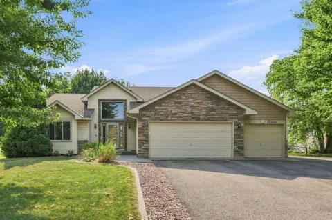 13525 Oakwood Drive