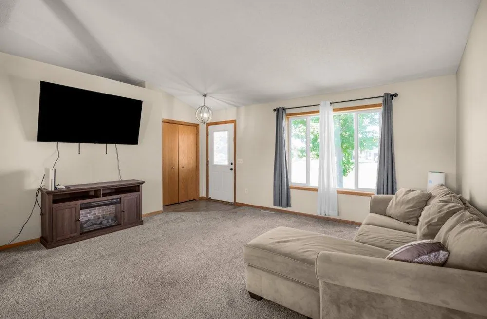 15348 288th Avenue NW Zimmerman, MN 55398