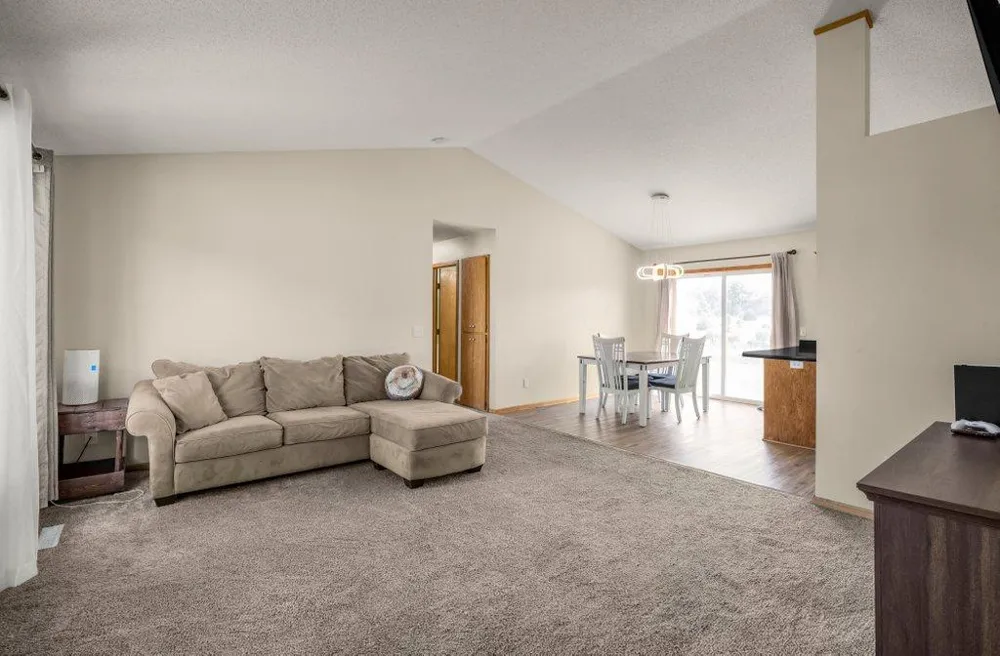 15348 288th Avenue NW Zimmerman, MN 55398
