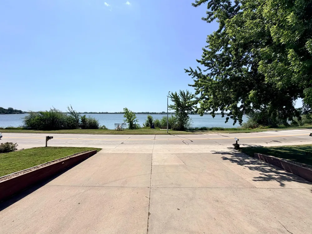 506 W Lake Avenue Worthington, MN 56187