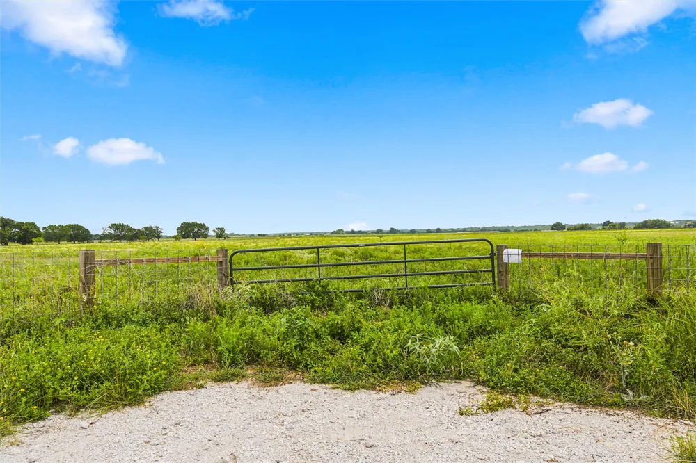 495 Jake Sparks Drive Waco, TX 76705