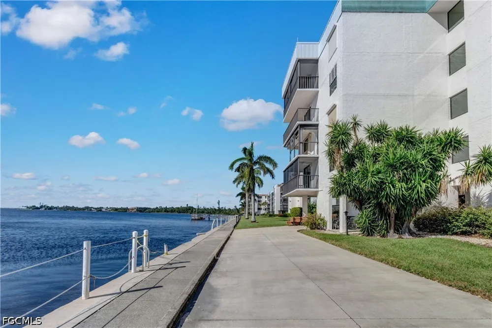Key Drive #217 North Fort Myers, FL 33903