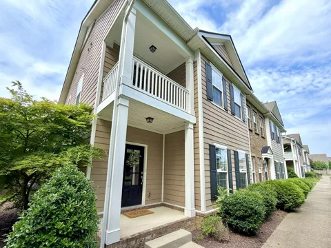 6015 DuPont Cv