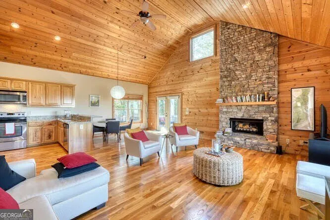 2081 Gallatin RD Young Harris, GA 30582