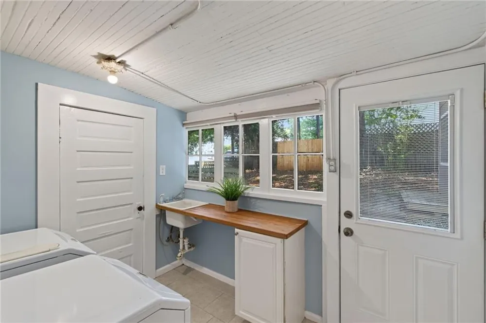 1701 Neely Avenue East Point, GA 30344