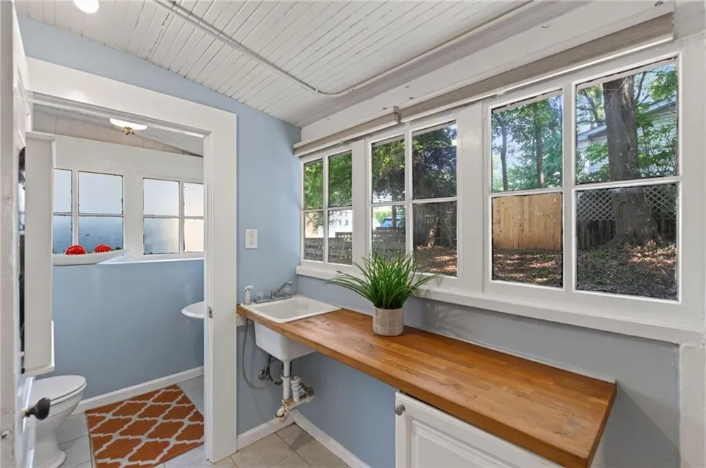 1701 Neely Avenue East Point, GA 30344