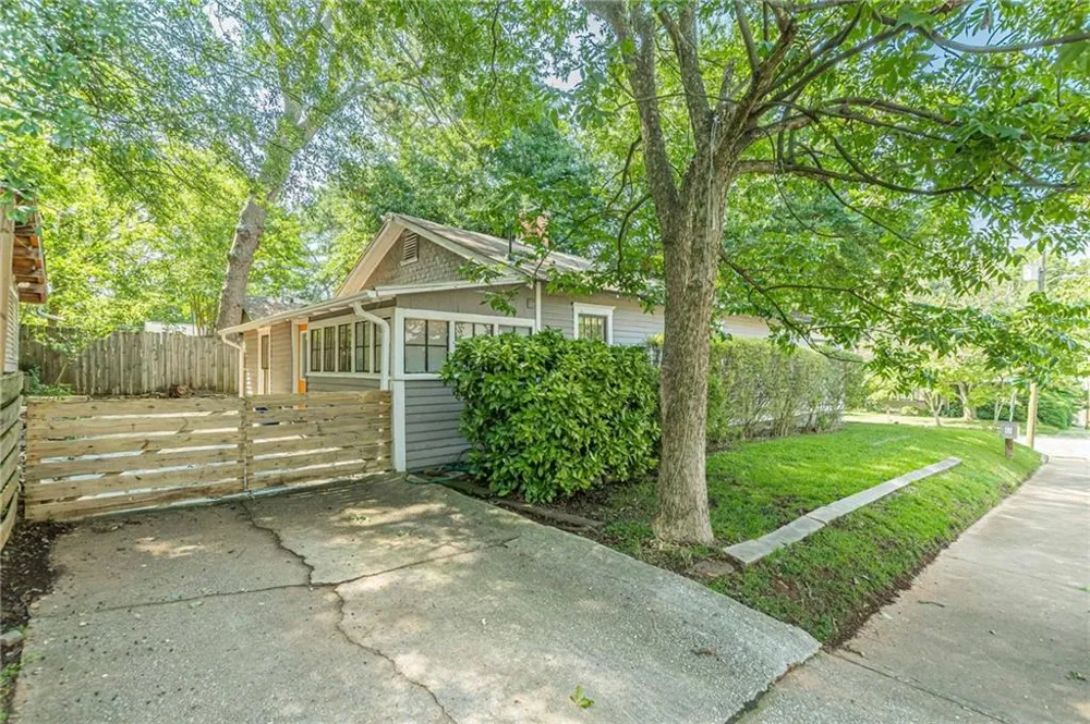 1701 Neely Avenue East Point, GA 30344