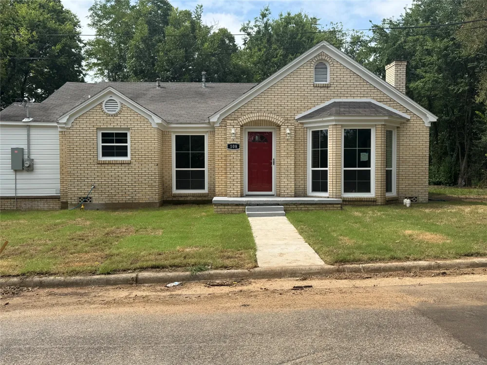 108 California Street E Sulphur Springs, TX 75482