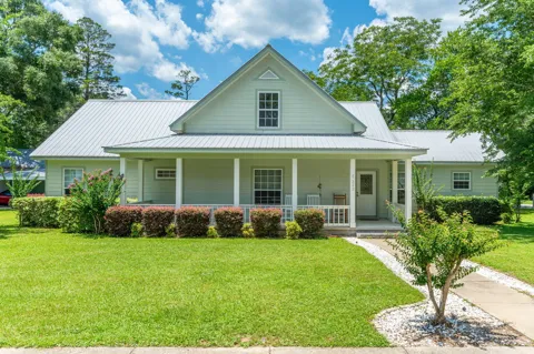 322 Crescent Drive