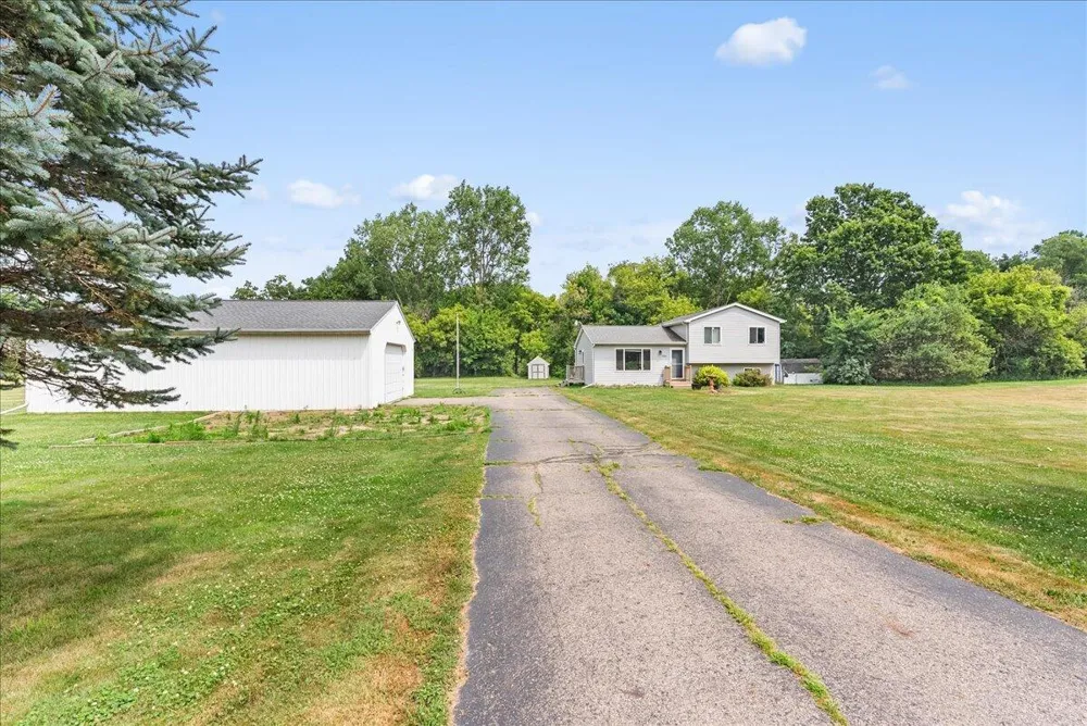 11534 Eaton Rapids Road Springport, MI 49284