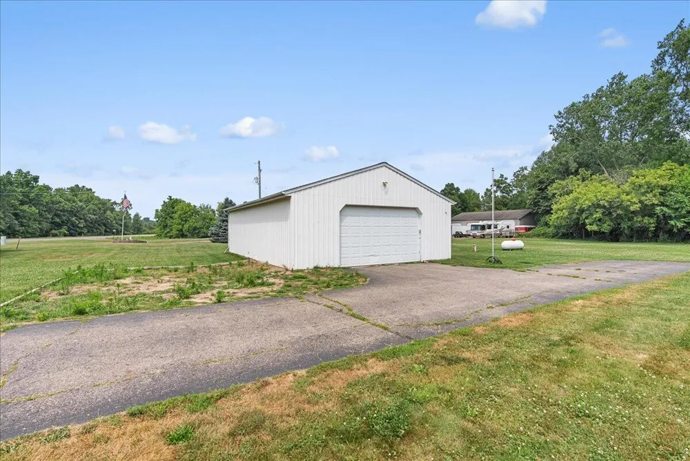 11534 Eaton Rapids Road Springport, MI 49284