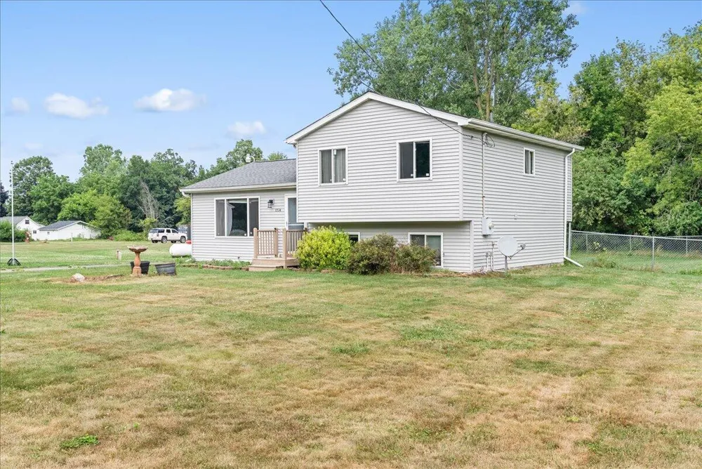 11534 Eaton Rapids Road Springport, MI 49284