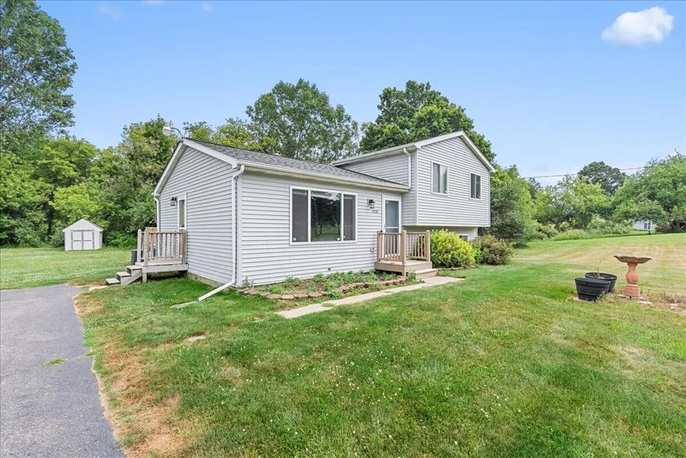 11534 Eaton Rapids Road Springport, MI 49284
