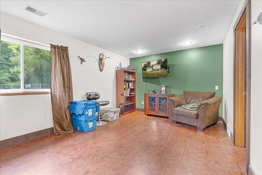 11534 Eaton Rapids Road Springport, MI 49284