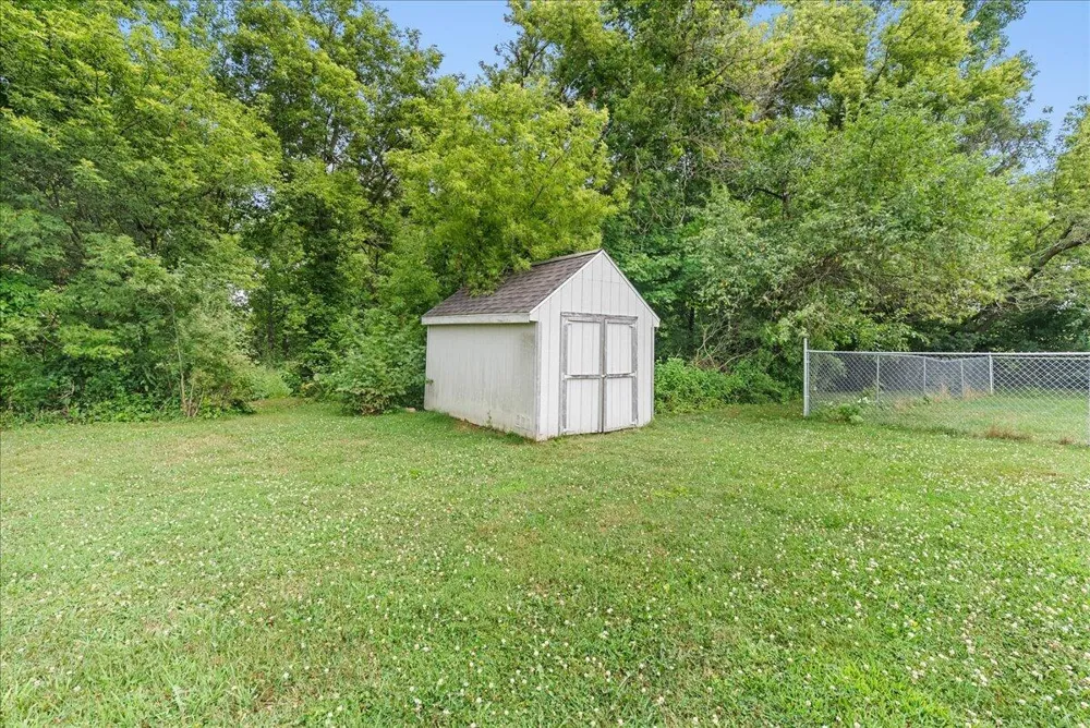 11534 Eaton Rapids Road Springport, MI 49284