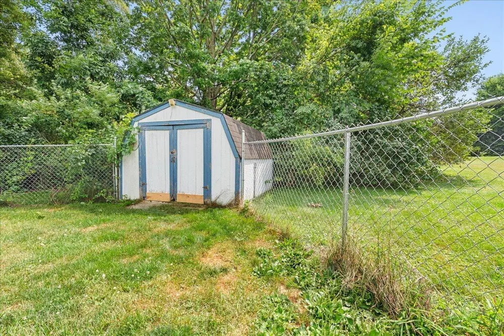 11534 Eaton Rapids Road Springport, MI 49284