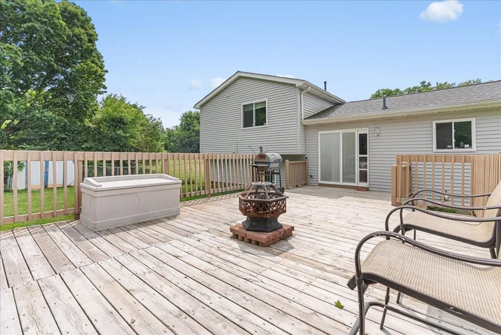 11534 Eaton Rapids Road Springport, MI 49284