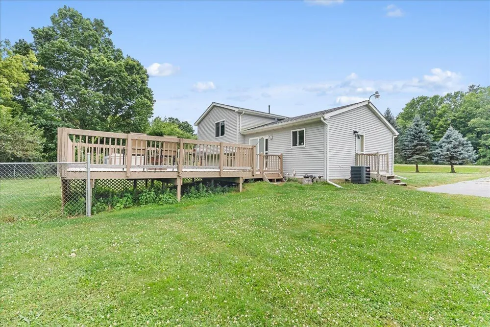 11534 Eaton Rapids Road Springport, MI 49284