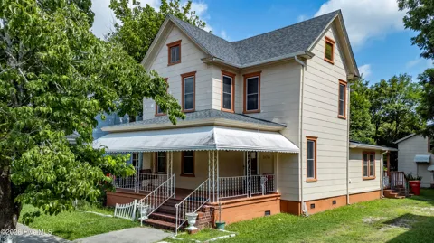 606 W Colonial Avenue