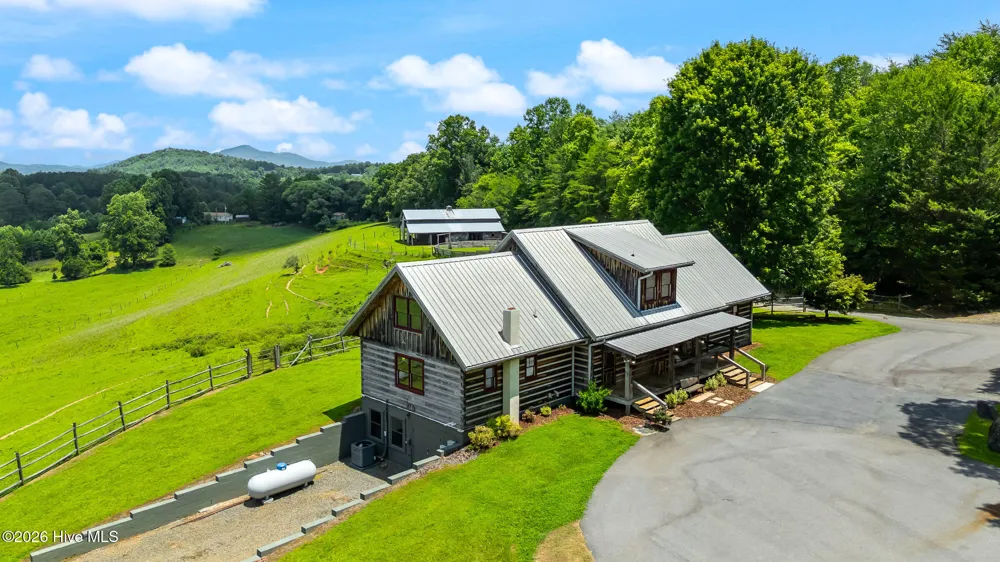 102 Cross Creek Lane Warne, NC 28909