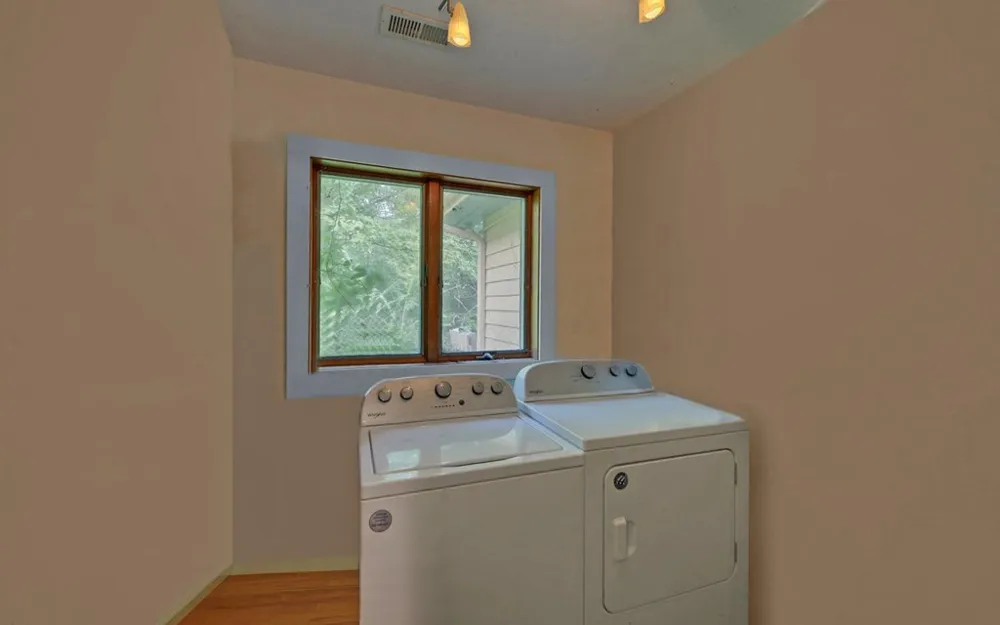 475 Rivercane Road Brasstown, NC 28902
