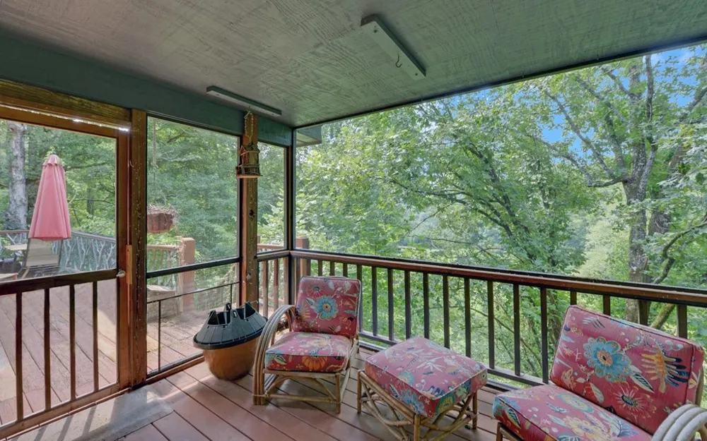 475 Rivercane Road Brasstown, NC 28902