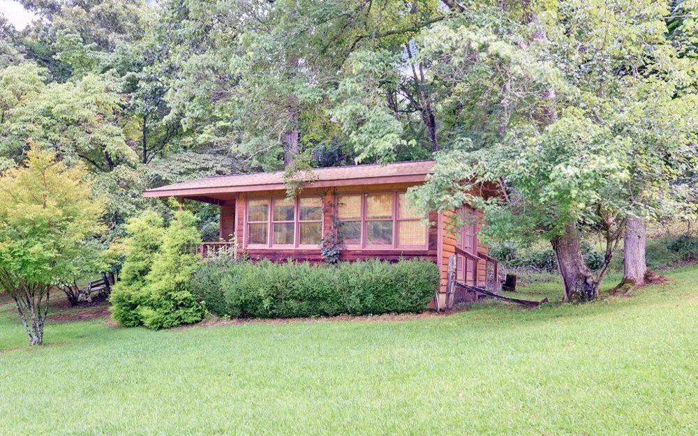 475 Rivercane Road Brasstown, NC 28902