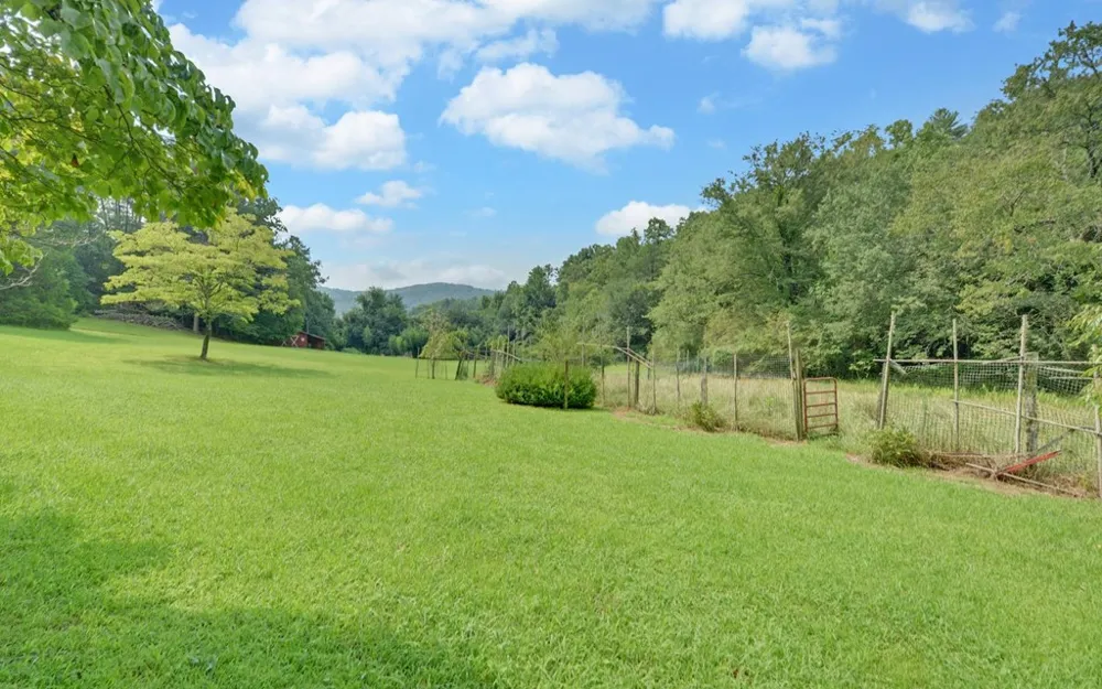 475 Rivercane Road Brasstown, NC 28902